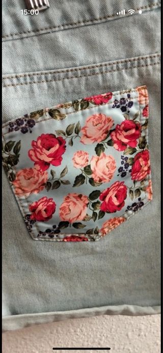 Pantalones cortos vaqueros desgastados