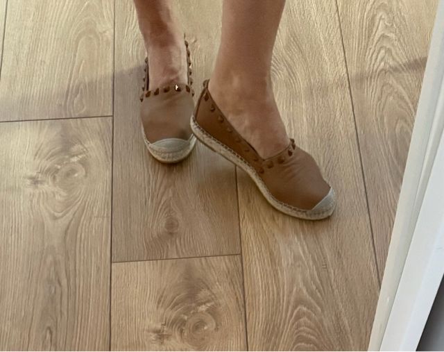 Alpargatas de piel. Marrones con Tachuelas