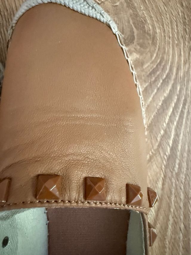 Alpargatas de piel. Marrones con Tachuelas