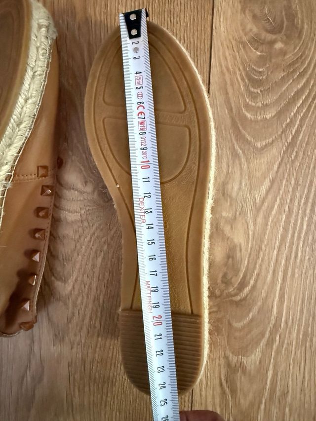 Alpargatas de piel. Marrones con Tachuelas