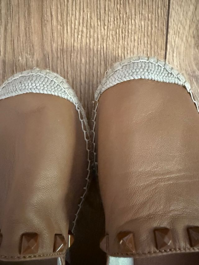 Alpargatas de piel. Marrones con Tachuelas