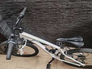 Bicicleta blanca Rockrider