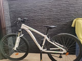 Bicicleta blanca Rockrider