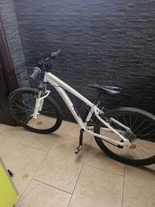 Bicicleta blanca Rockrider