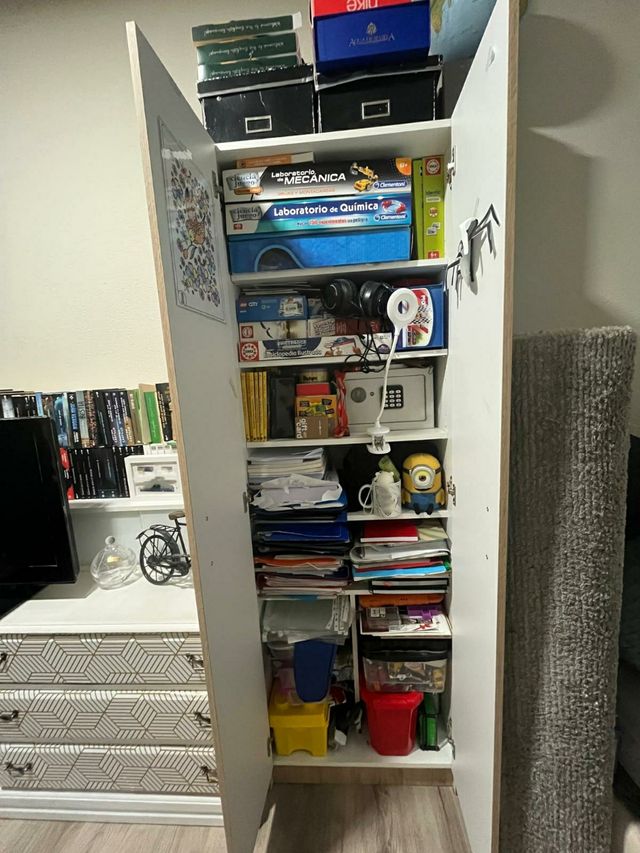 Armario de madera y metal