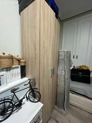 Armario de madera y metal