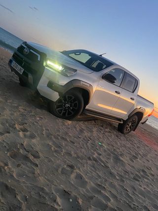🚗 Toyota Hilux Invincible 4x4 – Potencia y fiabili