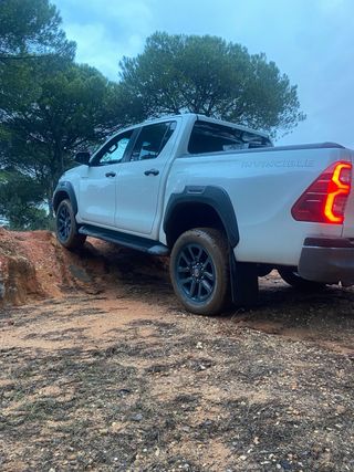 🚗 Toyota Hilux Invincible 4x4 – Potencia y fiabili