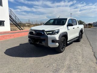 🚗 Toyota Hilux Invincible 4x4 – Potencia y fiabili
