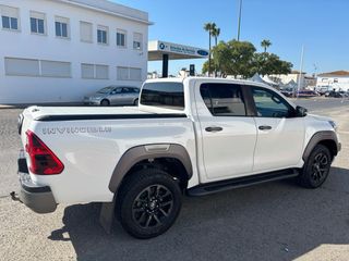 🚗 Toyota Hilux Invincible 4x4 – Potencia y fiabili