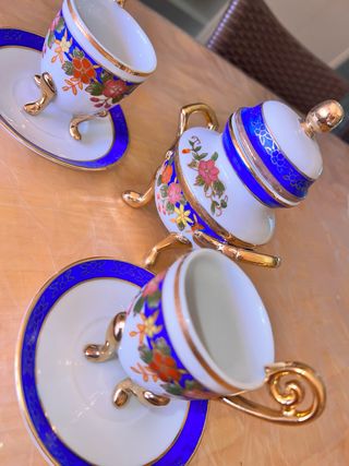 Set tazzine espresso in Bone China con zuccheriera