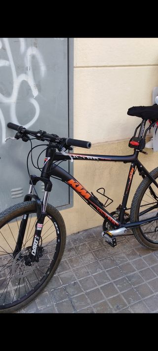 Bicicleta KTM Negra