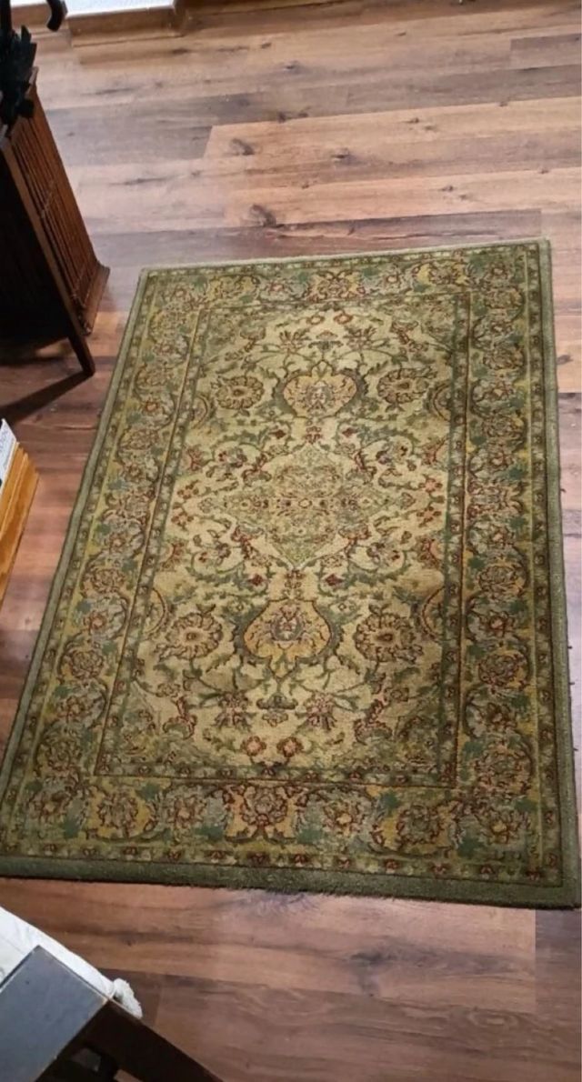 Alfombra estilo persa beige y verde