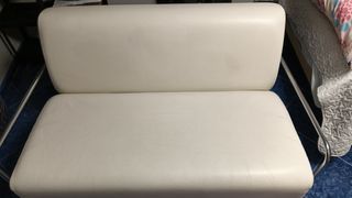 Sofá de piel blanco