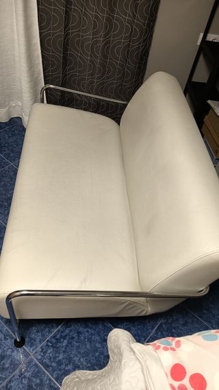 Sofá de piel blanco