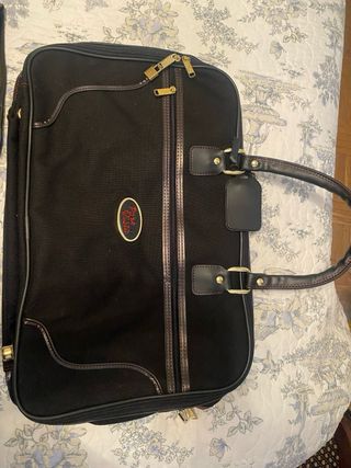 Porta trajes  y de regalo bolsa Viaje a juego 