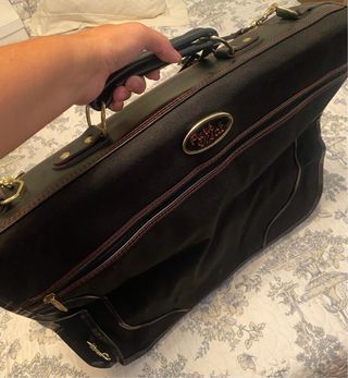 Porta trajes  y de regalo bolsa Viaje a juego 