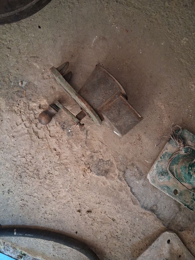 Lámpara de minero antigua maquina herbicidas..