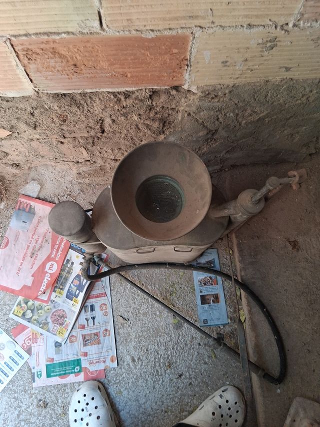 Lámpara de minero antigua maquina herbicidas..