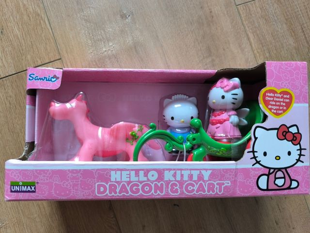 Hello Kitty Dragón y Carro Sanrio