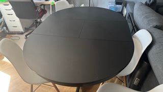 *Urge* Mesa extensible INGATORP negra