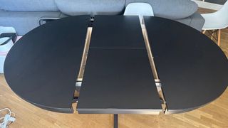 *Urge* Mesa extensible INGATORP negra