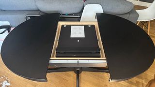 *Urge* Mesa extensible INGATORP negra