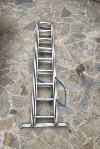 Escalera de aluminio plegable y tijera