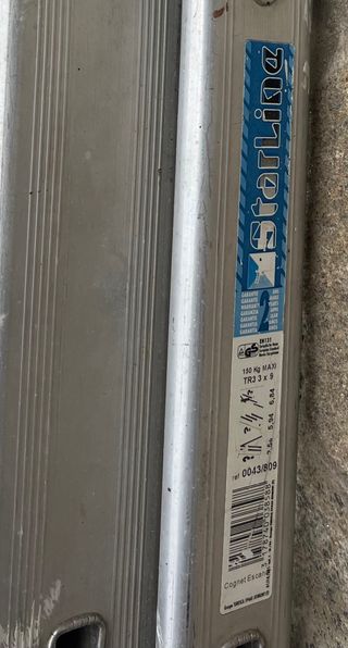 Escalera de aluminio plegable y tijera