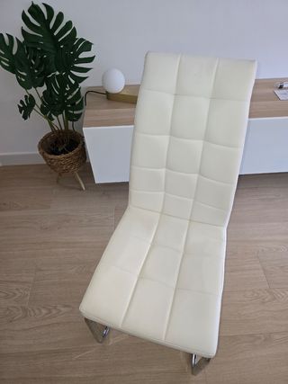 4 Sillas de salón blancas