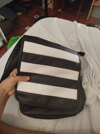 Bolso bandolera rayas blanco y negro