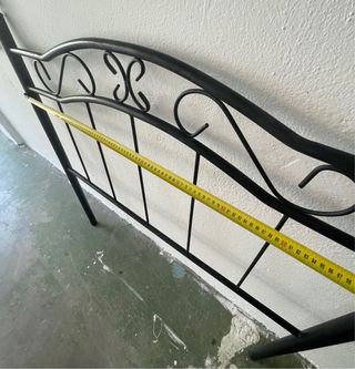Cabecero de cama de metal negro