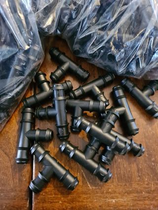 Raccordo a T per irrigazione 16mm - 100 Pezzi