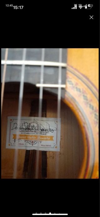 Guitarra tapa cedro, fondo ciprés