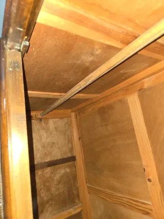 Armario antiguo de madera