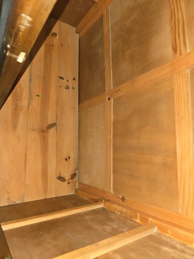 Armario antiguo de madera