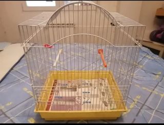 Jaula para pájaros blanca y amarilla