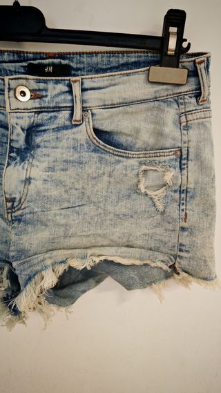 Pantaloncini corti H&M strappati