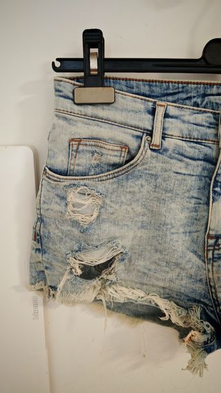 Pantaloncini corti H&M strappati