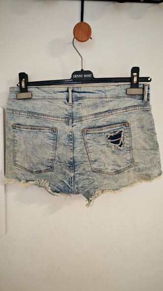 Pantaloncini corti H&M strappati