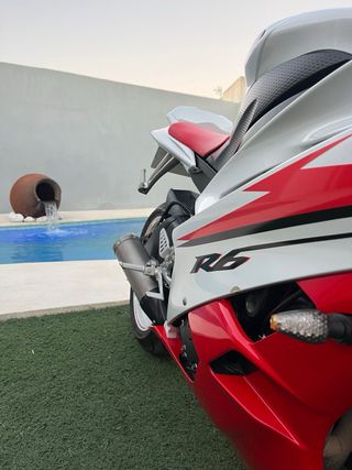 Yamaha R6 Blanca y Roja