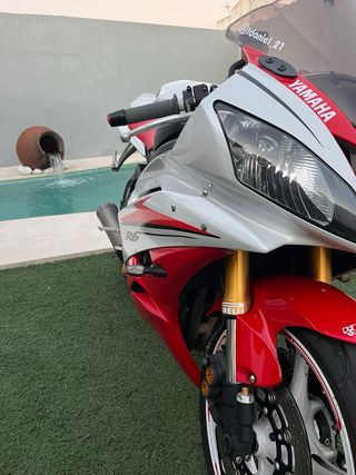 Yamaha R6 Blanca y Roja