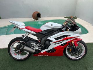 Yamaha R6 Blanca y Roja