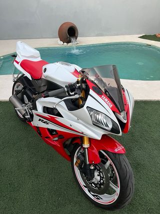 Yamaha R6 Blanca y Roja