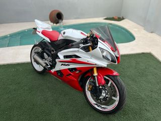 Yamaha R6 Blanca y Roja