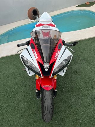 Yamaha R6 Blanca y Roja
