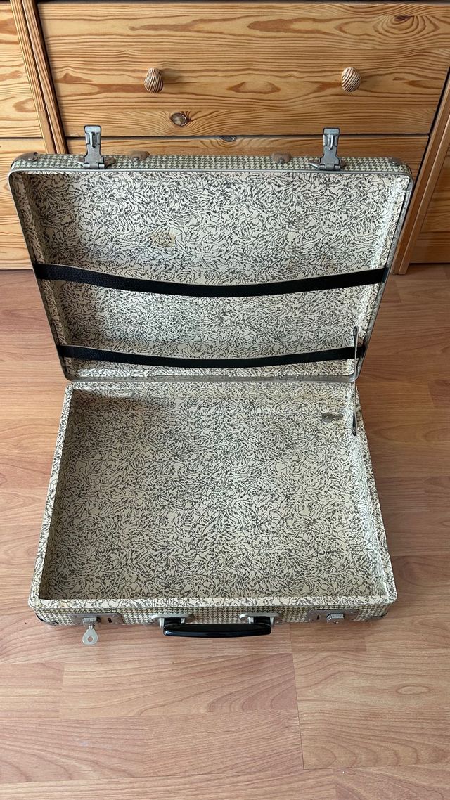 Maleta de decoración vintage.