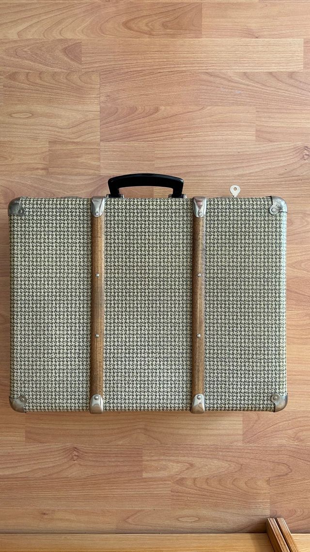 Maleta de decoración vintage.