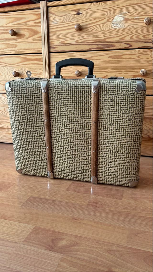 Maleta de decoración vintage.