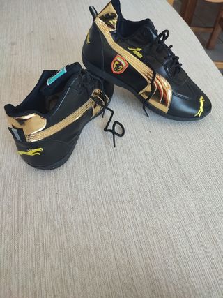 Zapatillas Puma Ferrari Negras y Doradas